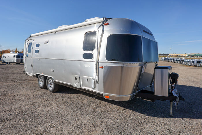
New 2026 Airstream Flying Cloud 25FB Travel Trailer - Seattle Mist Exterior - Sunlit Maple Interior - VIN: 1STJ9YJ27TJ579965 - Stock #R60031