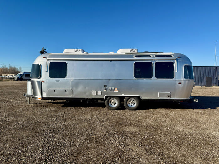 
New 2026 Airstream Globetrotter 27FB Travel Trailer - Dublin Slate (D/D) Exterior - Black Walnut Interior - VIN: 1STTNYL20TJ579971 - Stock #R60033
