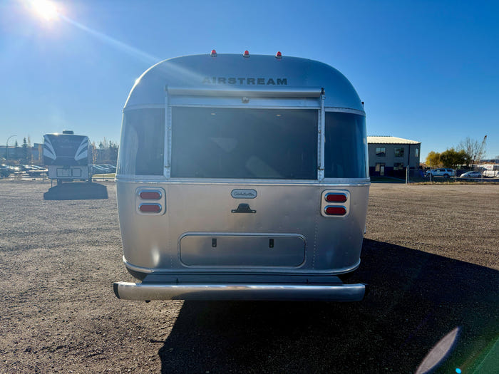 
New 2026 Airstream Globetrotter 27FB Travel Trailer - Dublin Slate (D/D) Exterior - Black Walnut Interior - VIN: 1STTNYL20TJ579971 - Stock #R60033