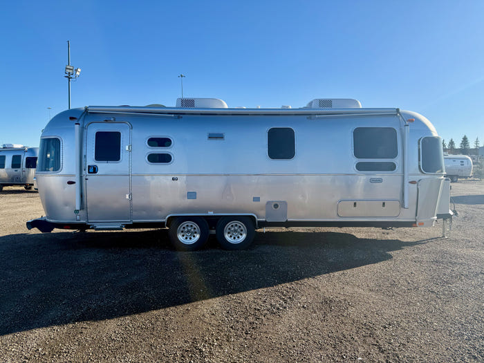 
New 2026 Airstream Globetrotter 27FB Travel Trailer - Dublin Slate (D/D) Exterior - Black Walnut Interior - VIN: 1STTNYL20TJ579971 - Stock #R60033