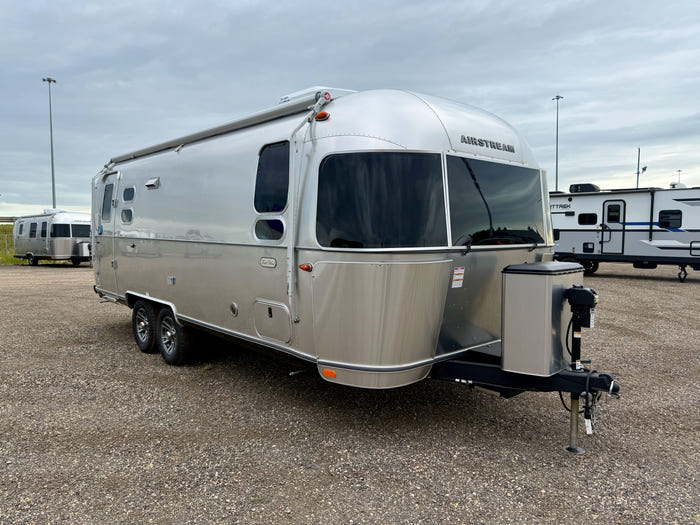 
New 2026 Airstream Trade Wind 25FBT Travel Trailer - Fieldstone Exterior - River Oak Interior - VIN: 1STJVYJ25TJ579989 - Stock #R60029