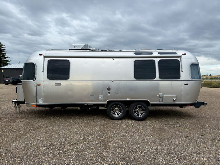 
New 2026 Airstream Trade Wind 25FBT Travel Trailer - Fieldstone Exterior - River Oak Interior - VIN: 1STJVYJ25TJ579989 - Stock #R60029