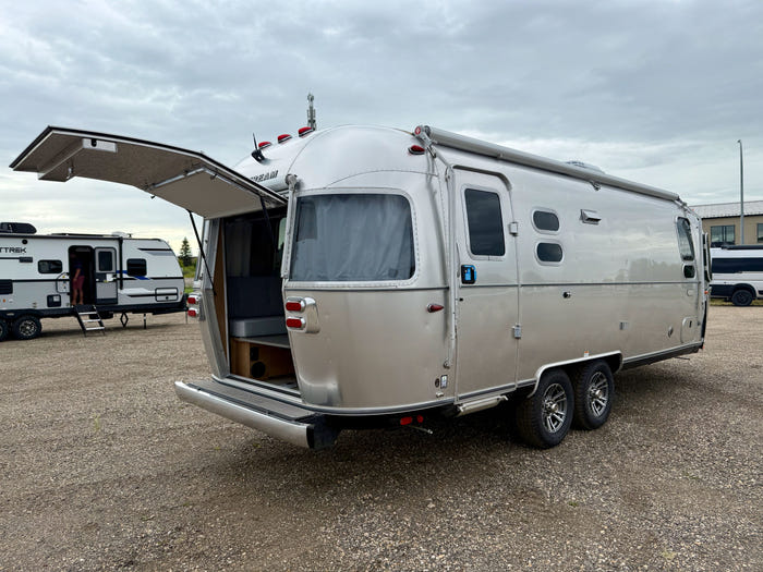 
New 2026 Airstream Trade Wind 25FBT Travel Trailer - Fieldstone Exterior - River Oak Interior - VIN: 1STJVYJ25TJ579989 - Stock #R60029