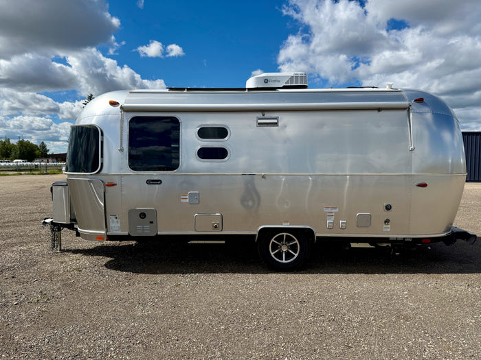 2025 Airstream Caravel 22FB