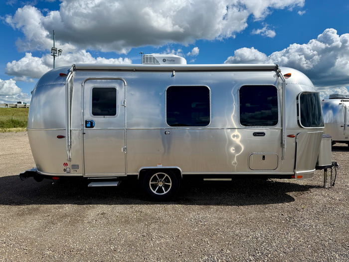 2025 Airstream Caravel 22FB