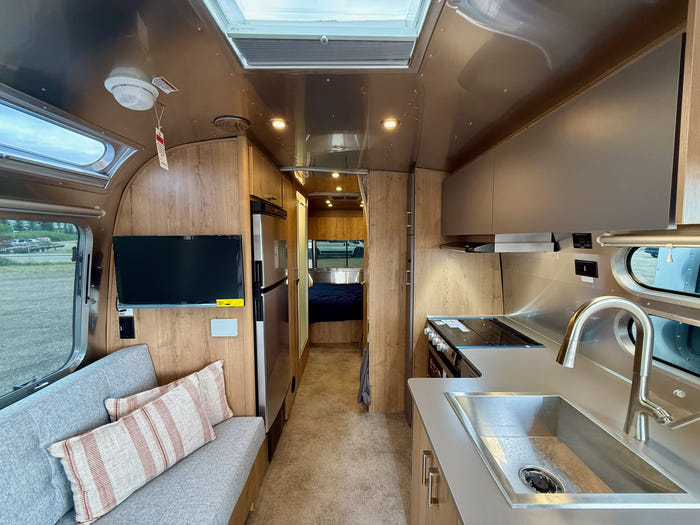 2025 Airstream Trade Wind 25FBQ