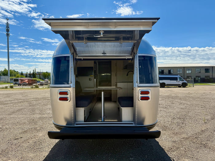 2025 Airstream Flying Cloud 27FBQ