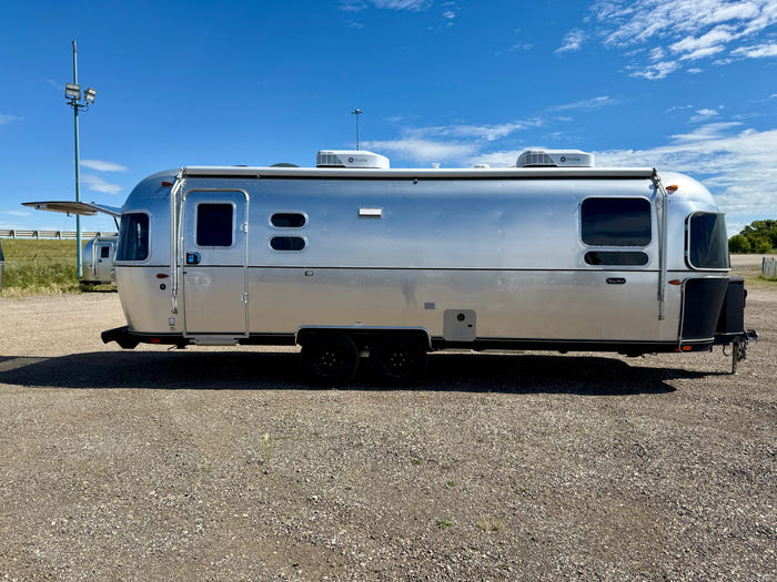 2025 Airstream Flying Cloud 27FBQ
