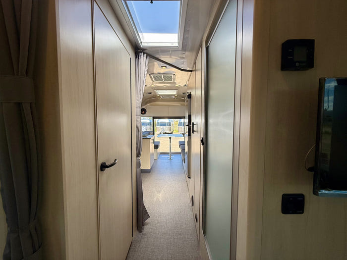 2025 Airstream Flying Cloud 27FBQ