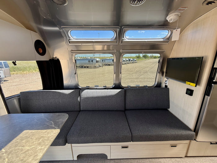 2025 Airstream Flying Cloud 27FBQ