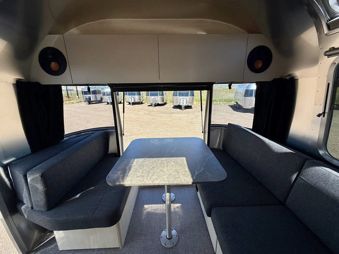2025 Airstream Flying Cloud 27FBQ