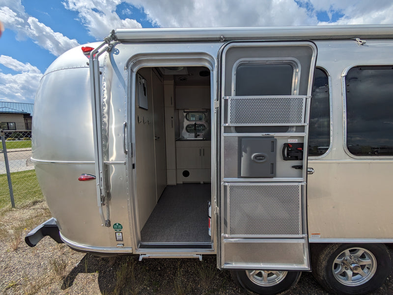 2024 Airstream Flying Cloud 23FB