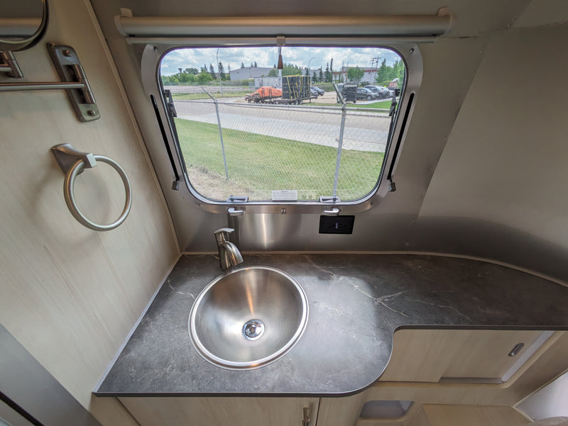 2024 Airstream Flying Cloud 23FB