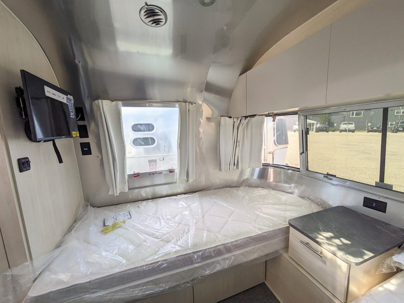 2024 Airstream Flying Cloud 23FB