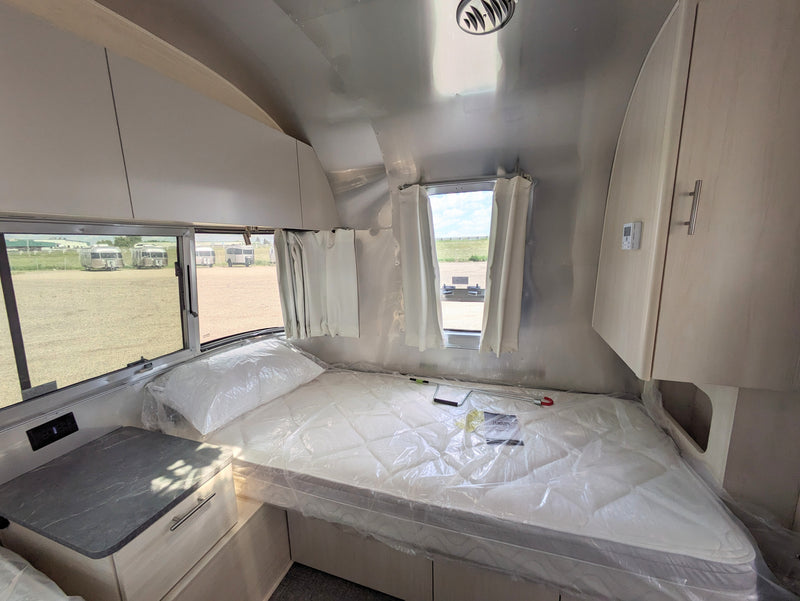 2024 Airstream Flying Cloud 23FB