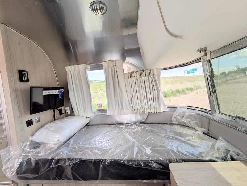 2024 Airstream Globetrotter 25FB