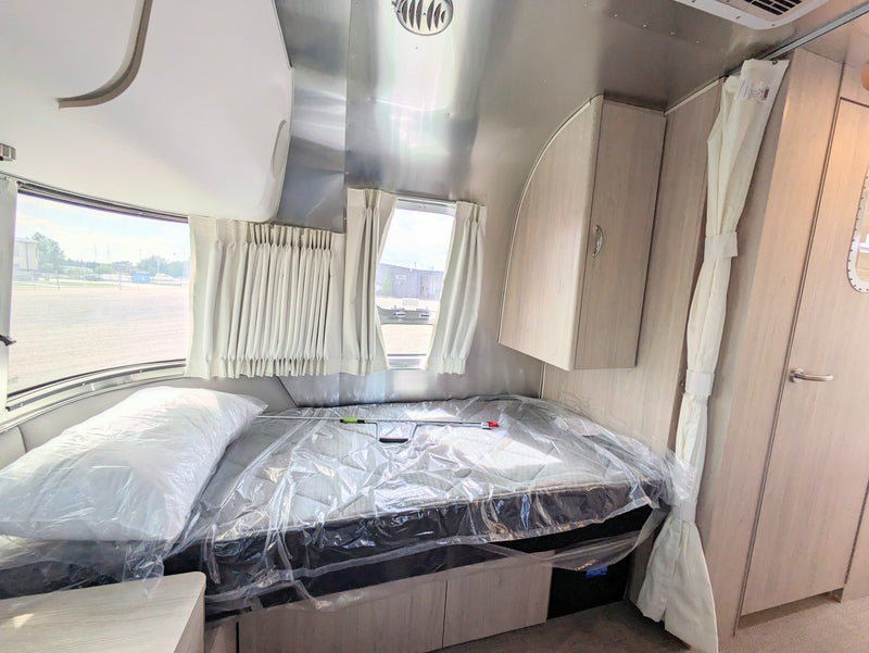 2024 Airstream Globetrotter 25FB