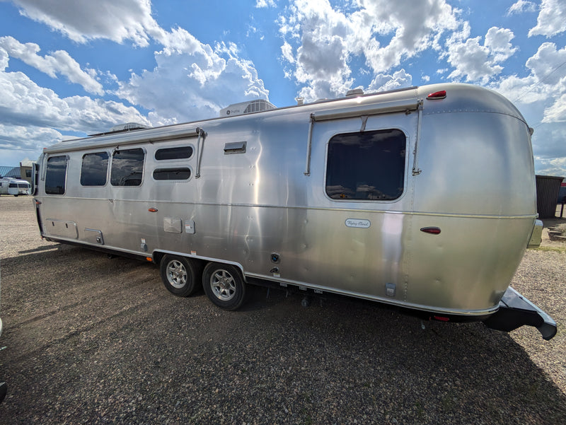 2024 Airstream Flying Cloud 30FB Bunk