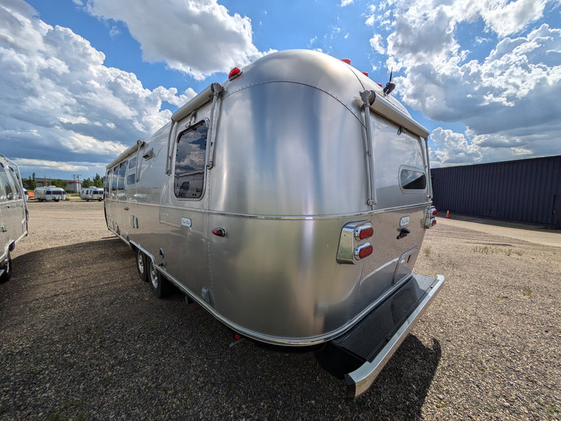 2024 Airstream Flying Cloud 30FB Bunk