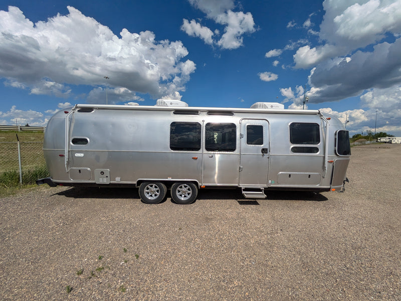 2024 Airstream Flying Cloud 30FB Bunk