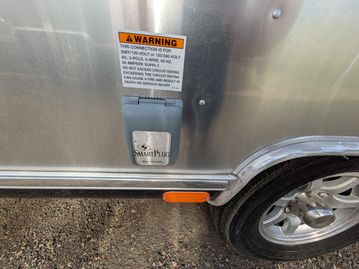 2024 Airstream Flying Cloud 30FB Bunk