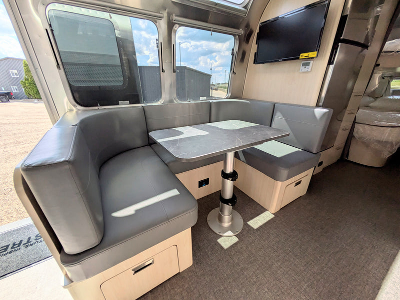 2024 Airstream Flying Cloud 30FB Bunk