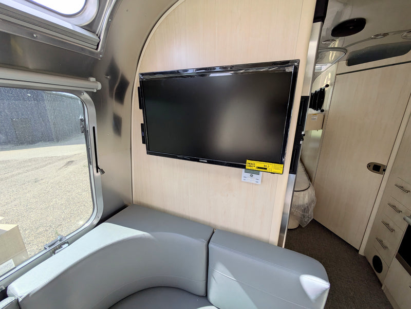 2024 Airstream Flying Cloud 30FB Bunk