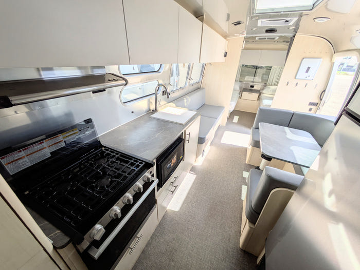 2024 Airstream Flying Cloud 30FB Bunk