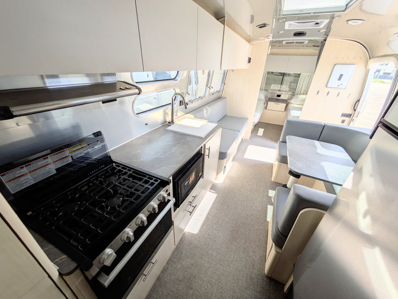 2024 Airstream Flying Cloud 30FB Bunk