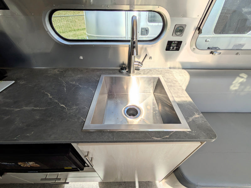 2024 Airstream Flying Cloud 30FB Bunk