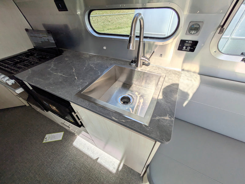 2024 Airstream Flying Cloud 30FB Bunk