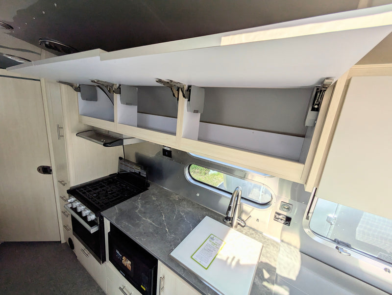 2024 Airstream Flying Cloud 30FB Bunk