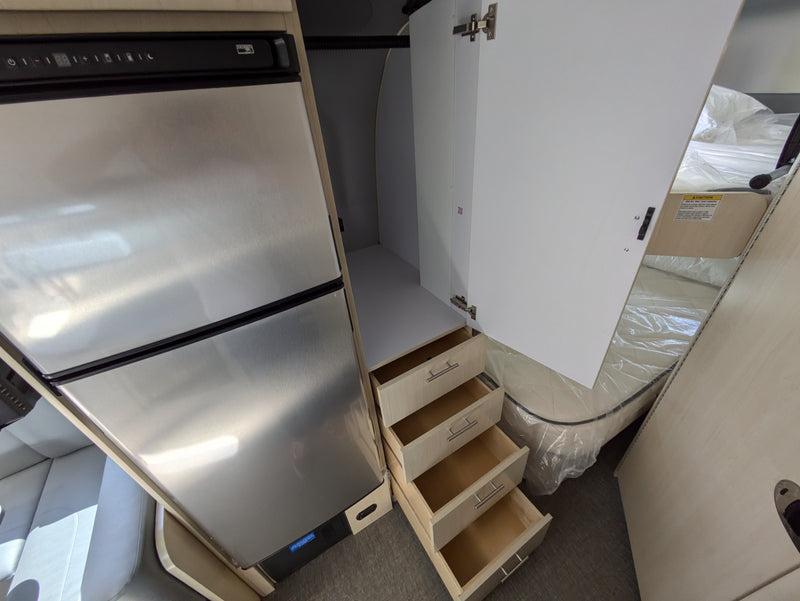 2024 Airstream Flying Cloud 30FB Bunk