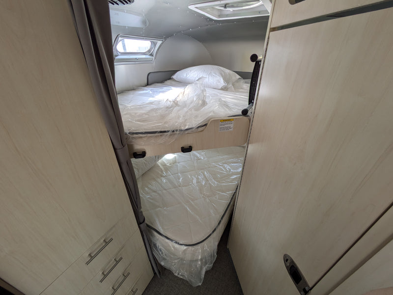 2024 Airstream Flying Cloud 30FB Bunk