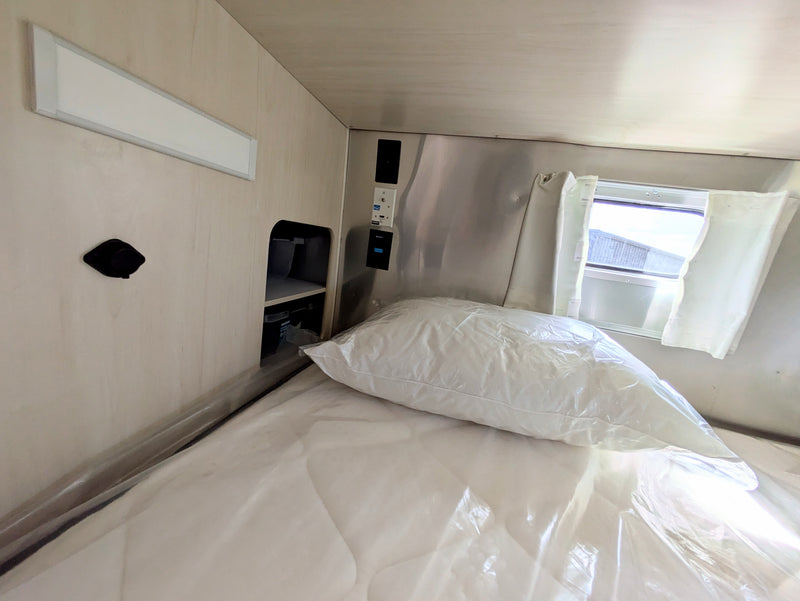 2024 Airstream Flying Cloud 30FB Bunk