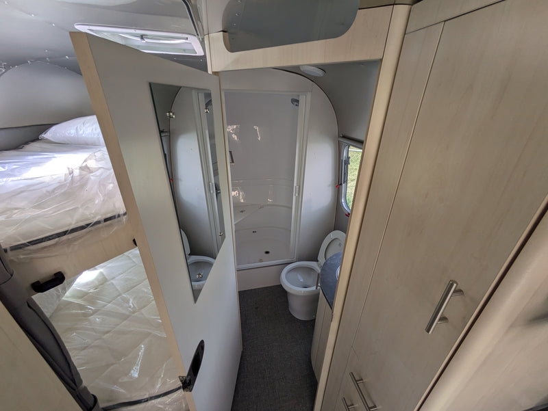 2024 Airstream Flying Cloud 30FB Bunk