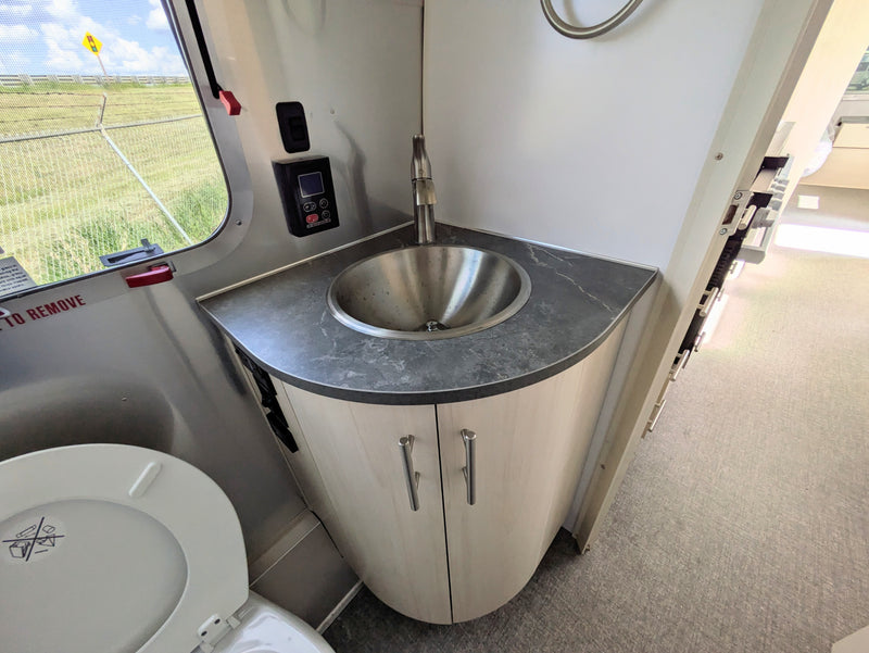 2024 Airstream Flying Cloud 30FB Bunk