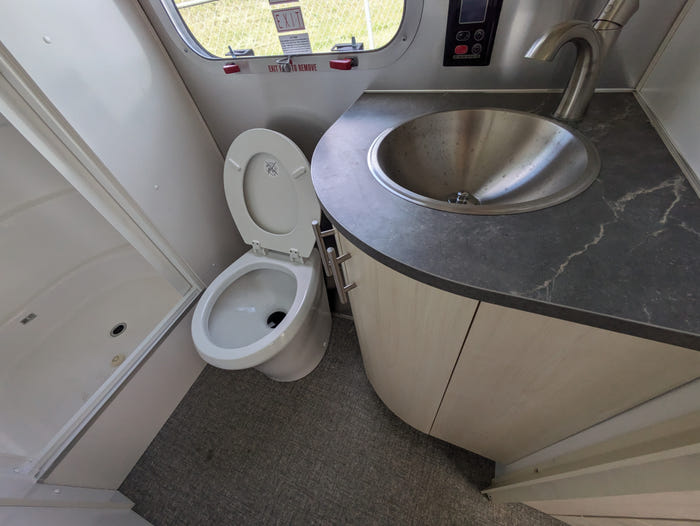 2024 Airstream Flying Cloud 30FB Bunk