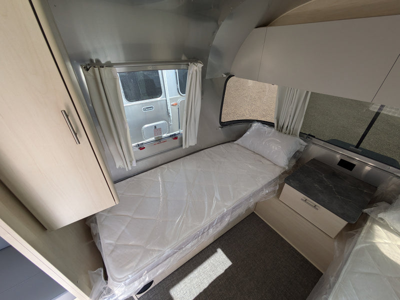 2024 Airstream Flying Cloud 30FB Bunk