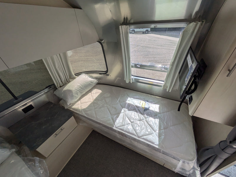 2024 Airstream Flying Cloud 30FB Bunk