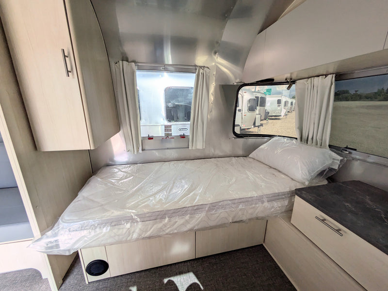 2024 Airstream Flying Cloud 30FB Bunk