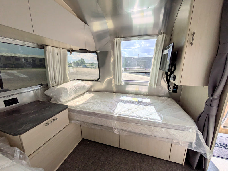 2024 Airstream Flying Cloud 30FB Bunk