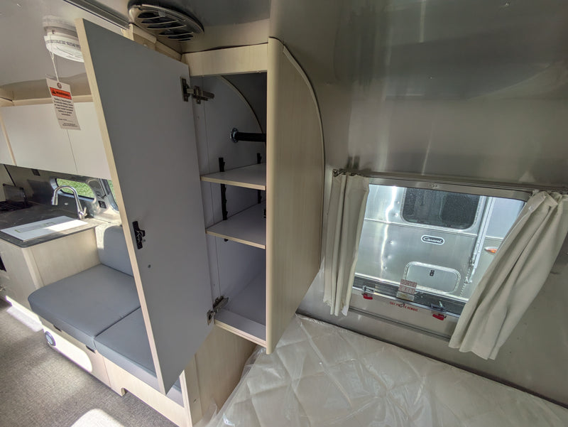 2024 Airstream Flying Cloud 30FB Bunk