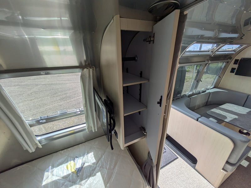 2024 Airstream Flying Cloud 30FB Bunk