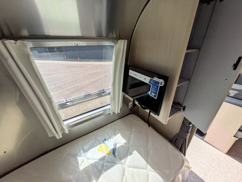 2024 Airstream Flying Cloud 30FB Bunk