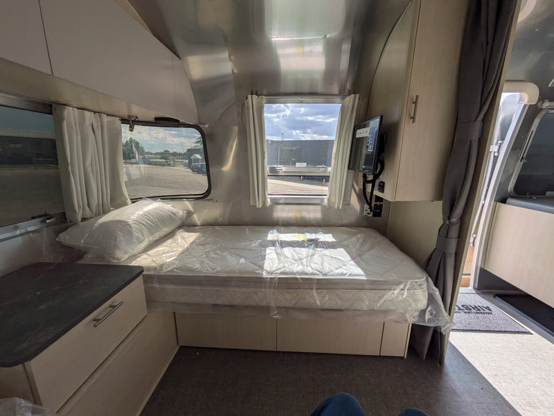 2024 Airstream Flying Cloud 30FB Bunk