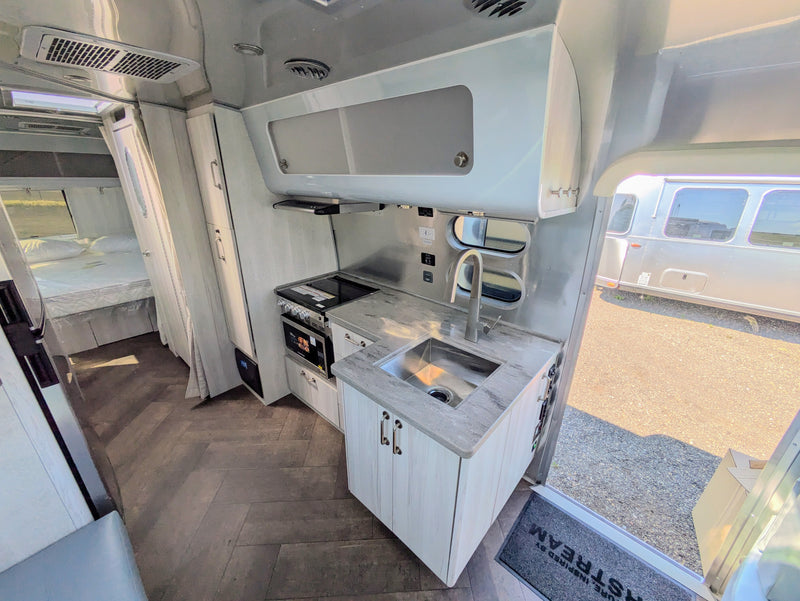 2024 Airstream International 27FB