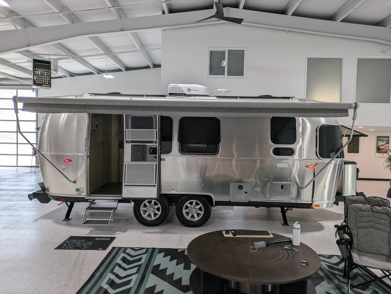 2024 Airstream Flying Cloud 23FB