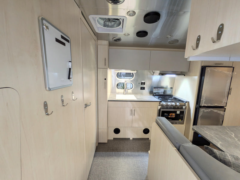 2024 Airstream Flying Cloud 23FB