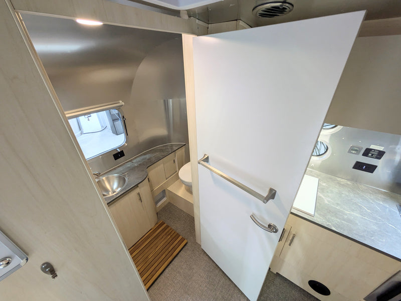 2024 Airstream Flying Cloud 23FB